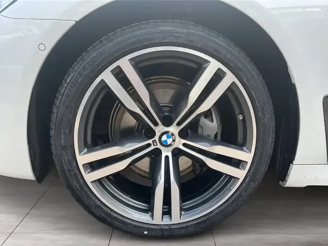 BMW 740