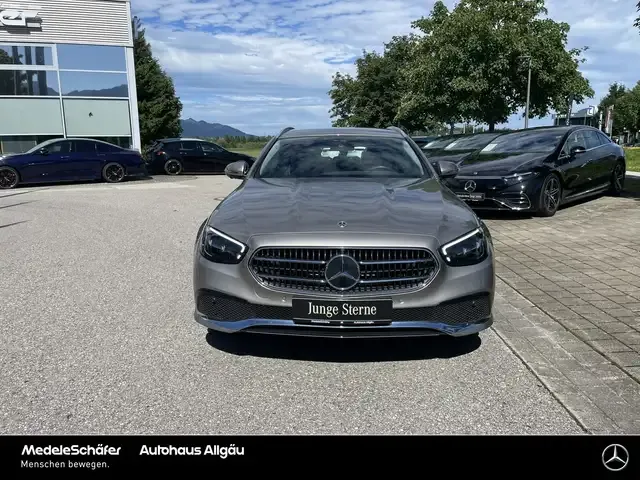 Mercedes-Benz E 220