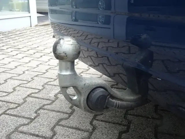 BMW 225