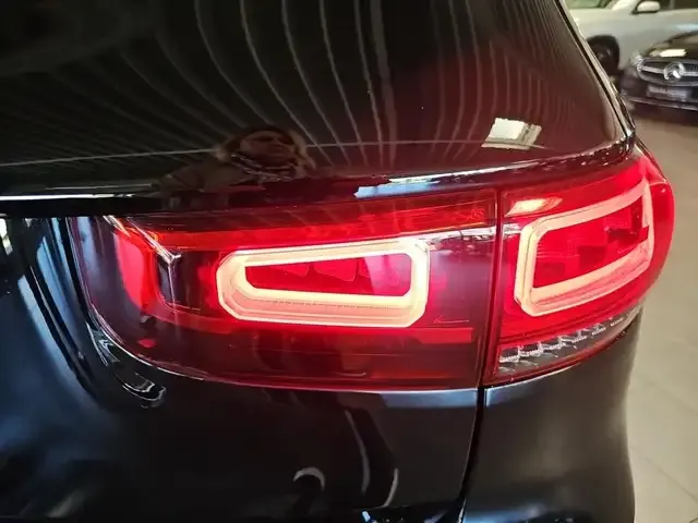 Mercedes-Benz GLB 200