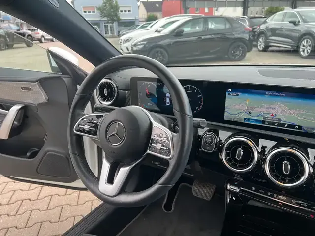 Mercedes-Benz CLA 180