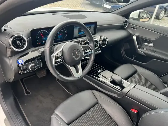 Mercedes-Benz CLA 180