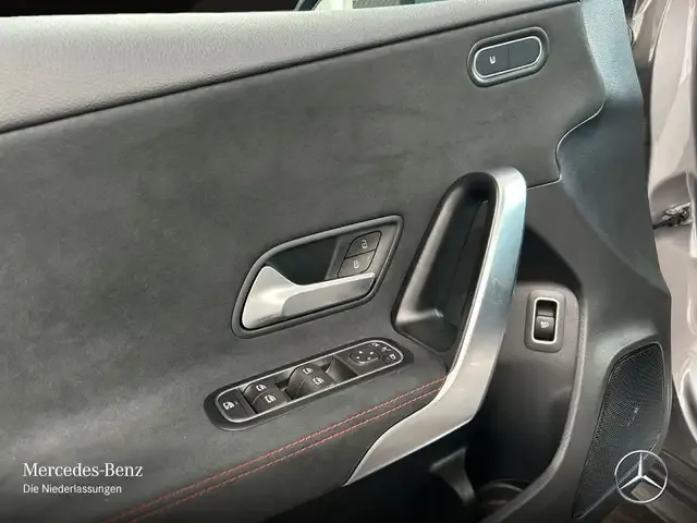 Mercedes-Benz A 220