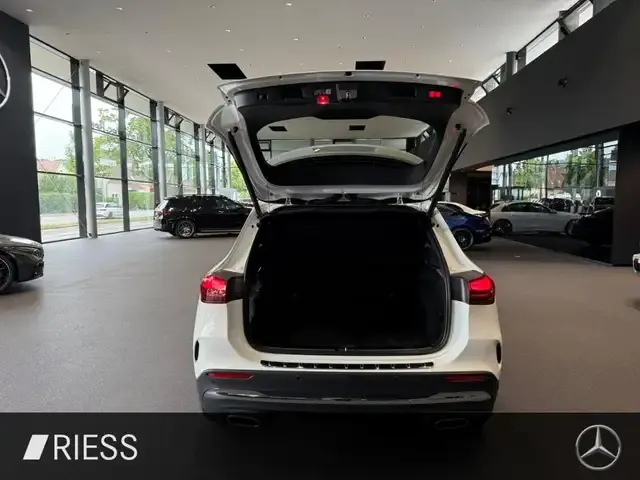 Mercedes-Benz GLA 220