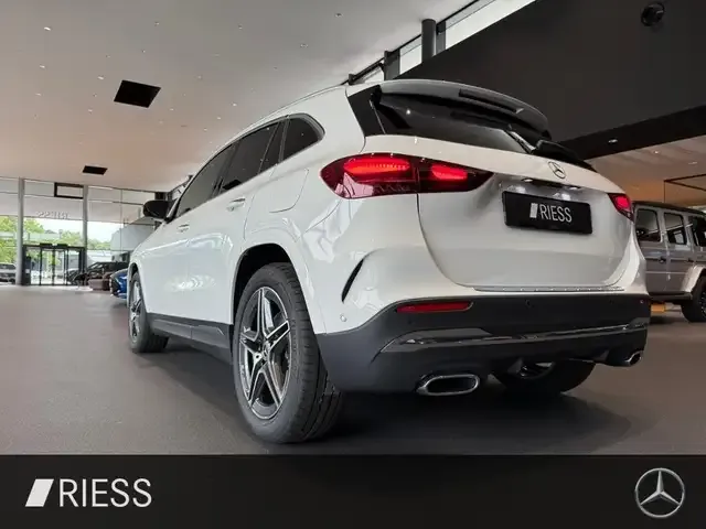 Mercedes-Benz GLA 220