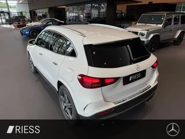 Mercedes-Benz GLA 220
