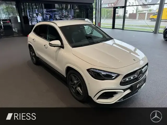 Mercedes-Benz GLA 220