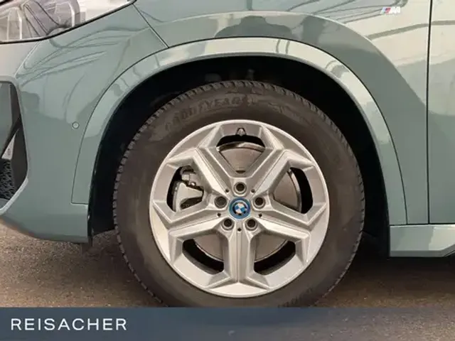 BMW iX1