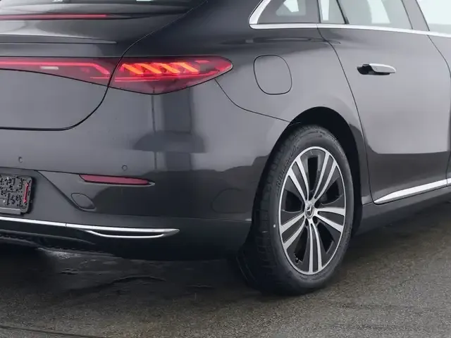 Mercedes-Benz EQE 300