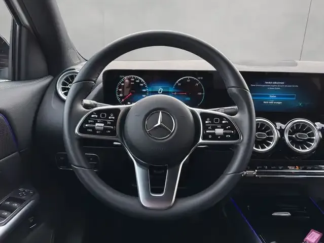 Mercedes-Benz EQA 300