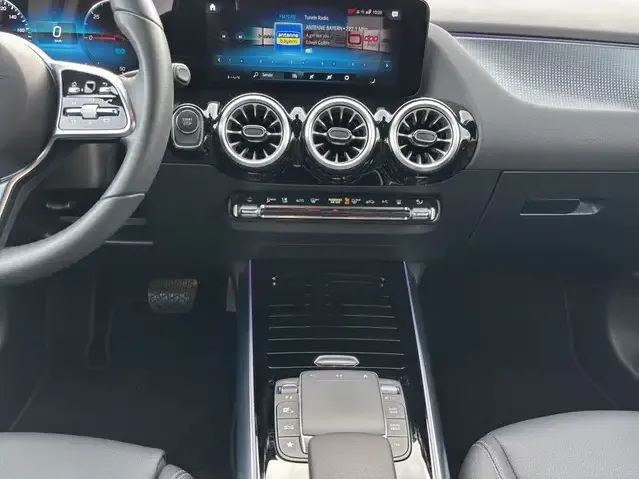 Mercedes-Benz EQA 300