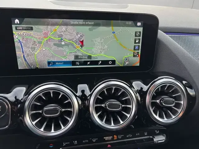 Mercedes-Benz EQA 300