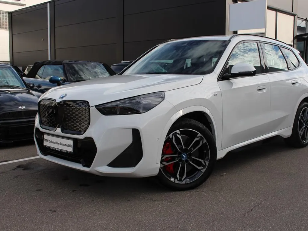 BMW iX1