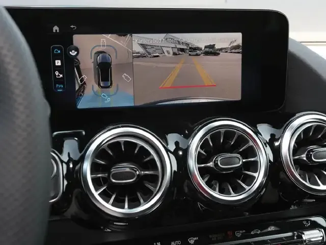 Mercedes-Benz GLA 220