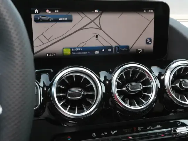 Mercedes-Benz GLA 220