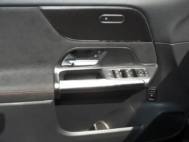 Mercedes-Benz GLA 220