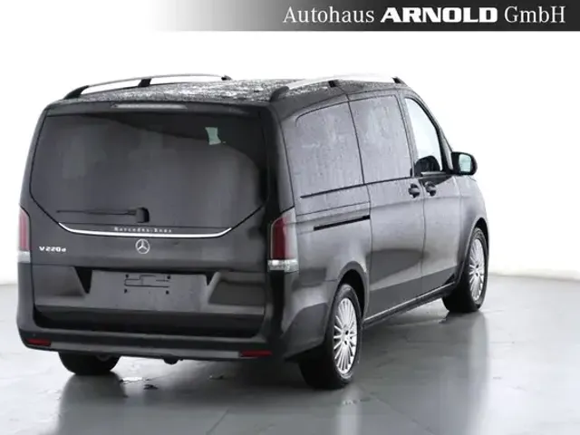Mercedes-Benz V 220