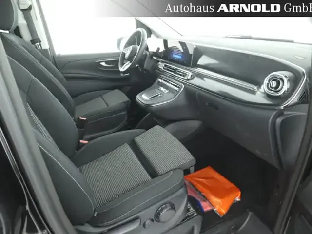 Mercedes-Benz V 220