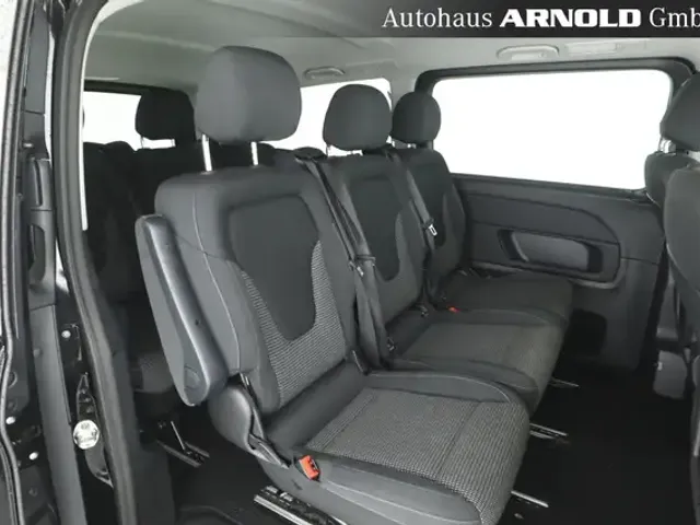 Mercedes-Benz V 220
