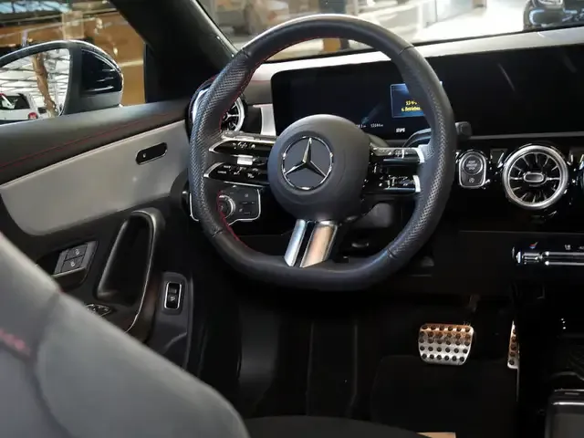 Mercedes-Benz CLA 200