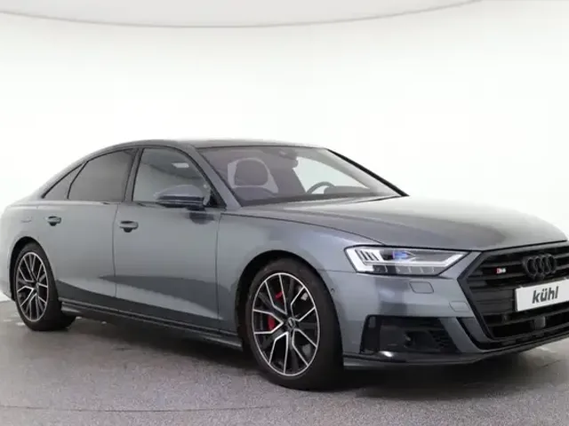 Audi S8