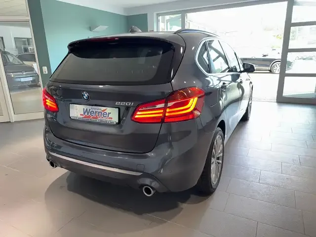 BMW 220