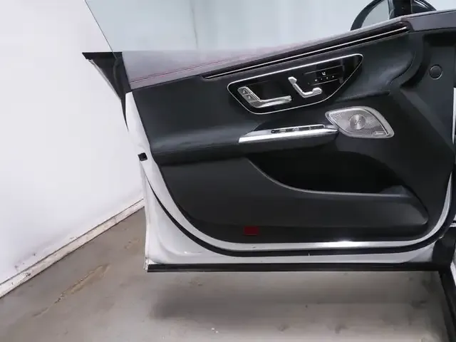 Mercedes-Benz EQE 300