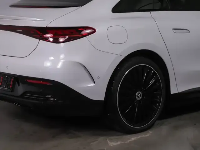 Mercedes-Benz EQE 300