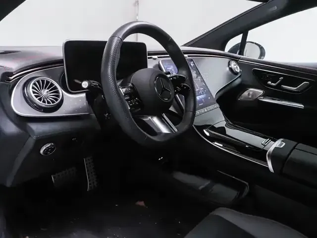 Mercedes-Benz EQE 300