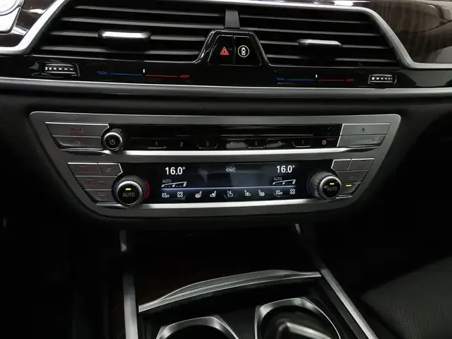 BMW 740