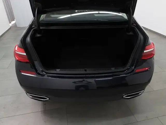 BMW 740