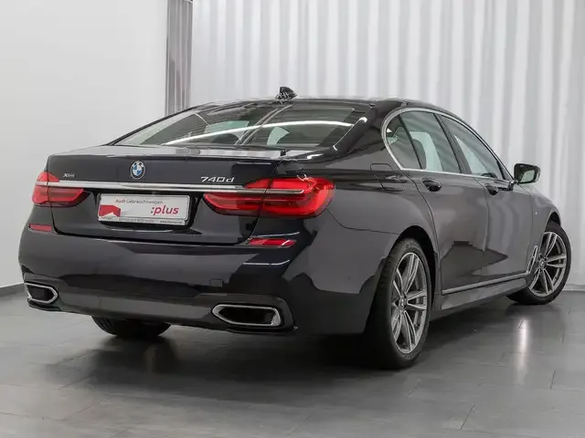 BMW 740