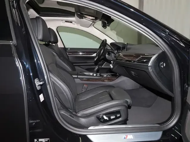 BMW 740