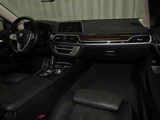 BMW 740