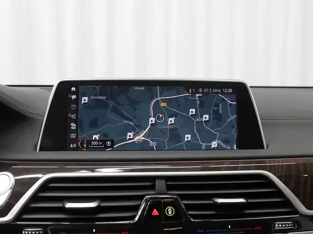 BMW 740