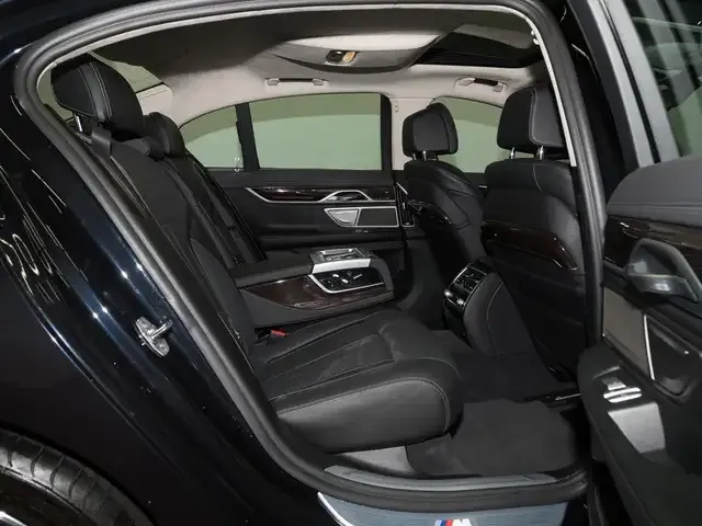 BMW 740