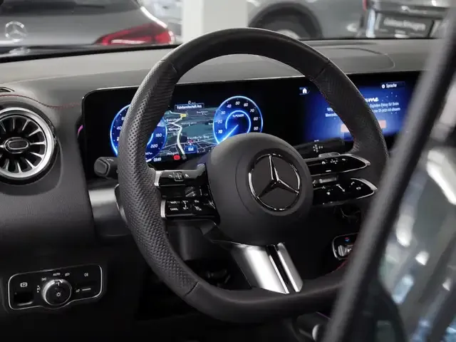 Mercedes-Benz EQB 300