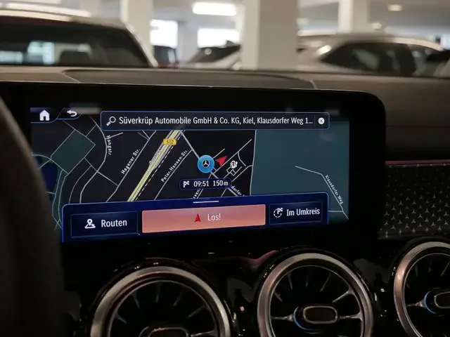 Mercedes-Benz EQB 300