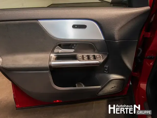 Mercedes-Benz GLA 180