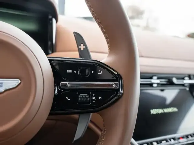 Aston Martin DB12