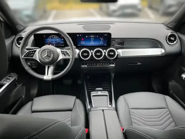 Mercedes-Benz GLB 220