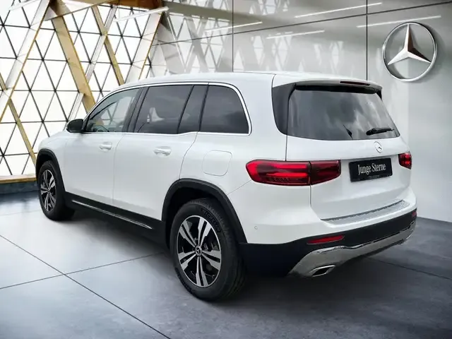 Mercedes-Benz GLB 220