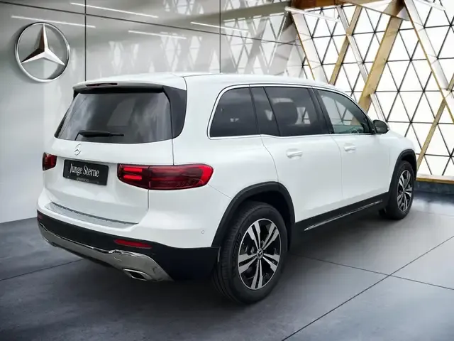 Mercedes-Benz GLB 220