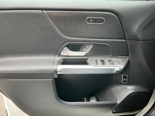 Mercedes-Benz GLB 220