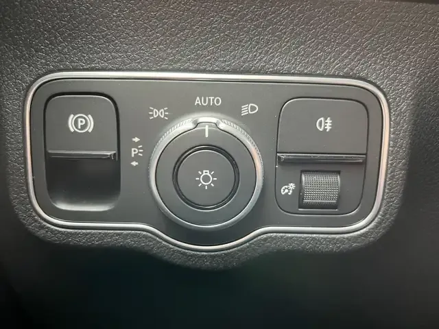 Mercedes-Benz GLB 220