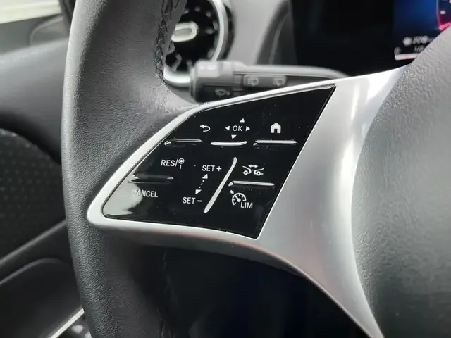 Mercedes-Benz GLB 220