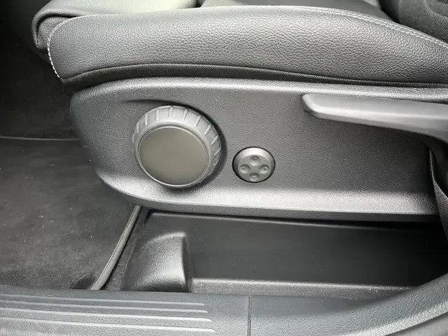Mercedes-Benz GLB 220