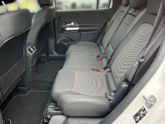 Mercedes-Benz GLB 220