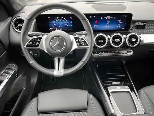 Mercedes-Benz GLB 220