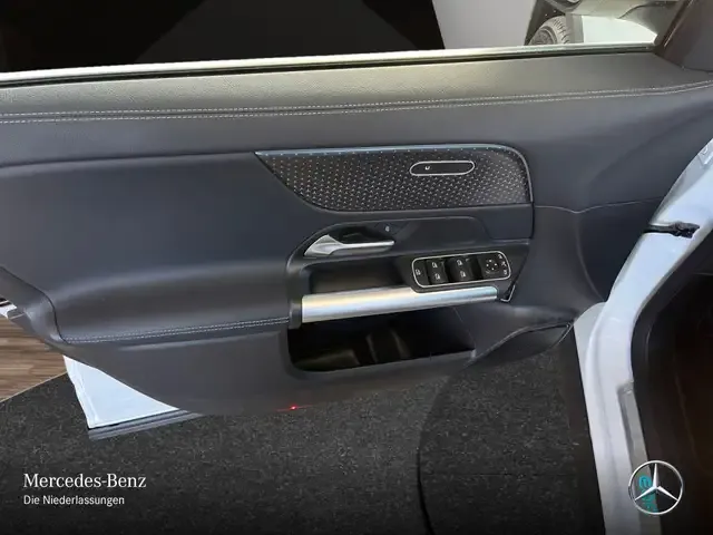 Mercedes-Benz EQA 300